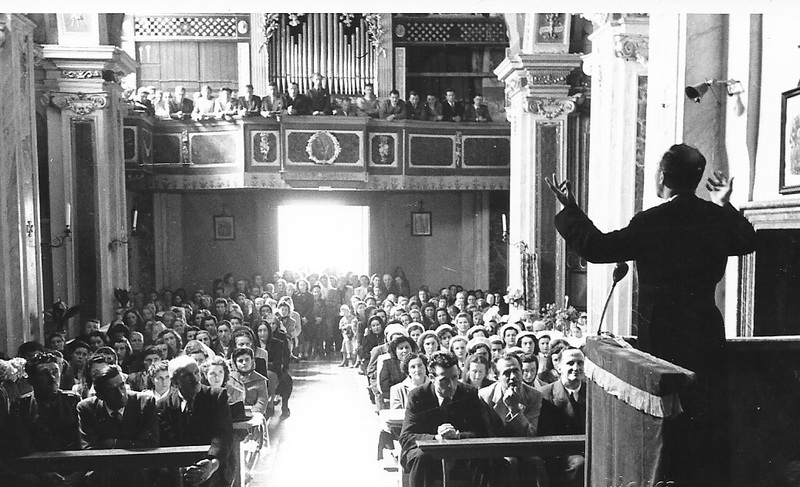 Anno 1952 – Chiesa e cantoria zeppe di fedeli durante le S. Missioni