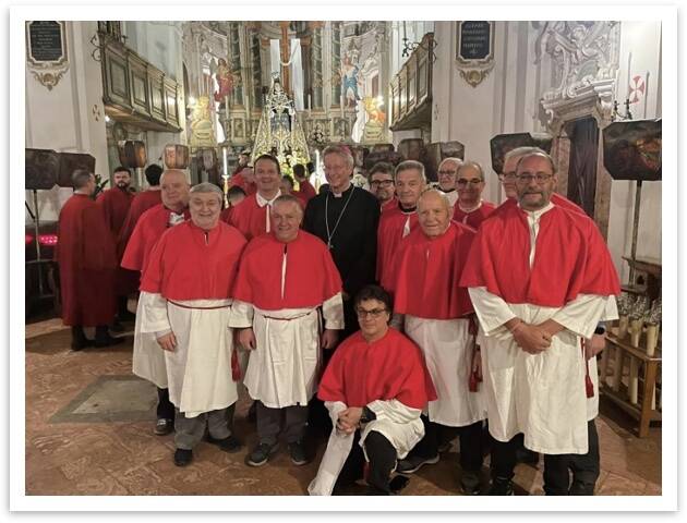 I Confratelli, don Angelo e al centro il vescovo Alain